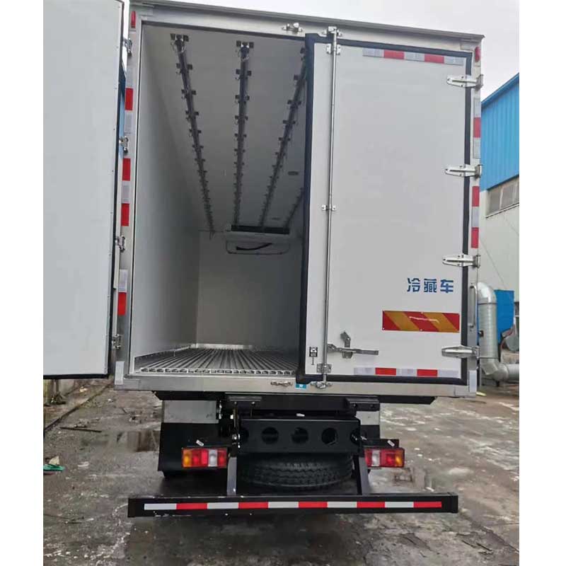 SINOTRUK HOWO light duty refrigerated truck