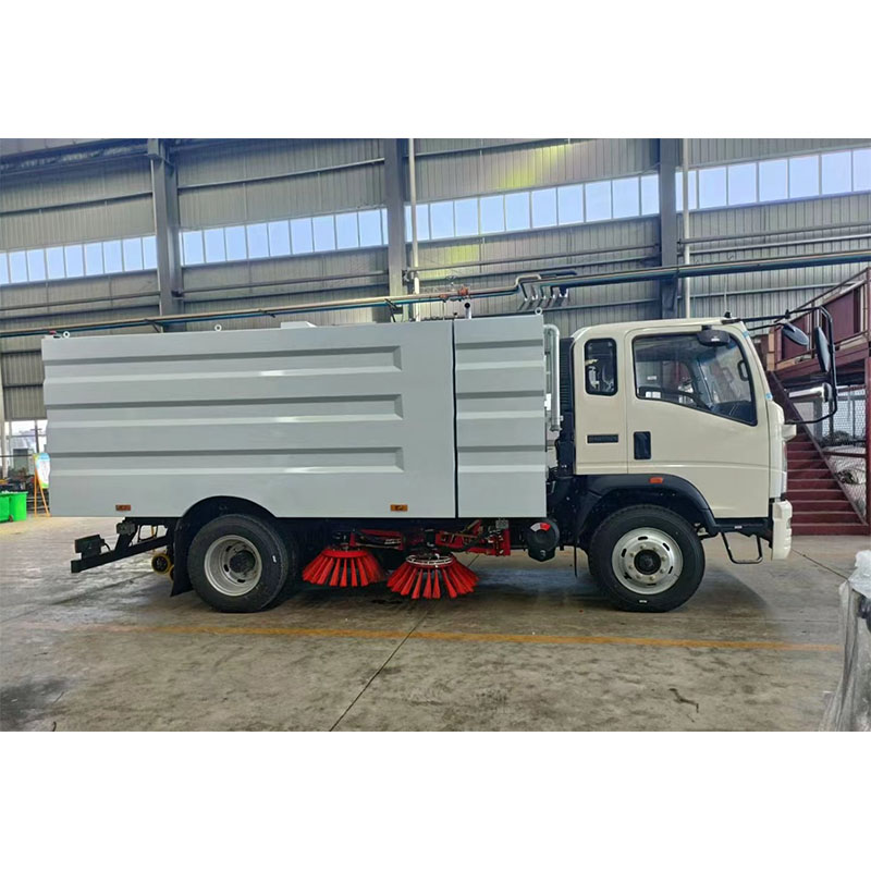 SINOTRUK light street sweeper truck