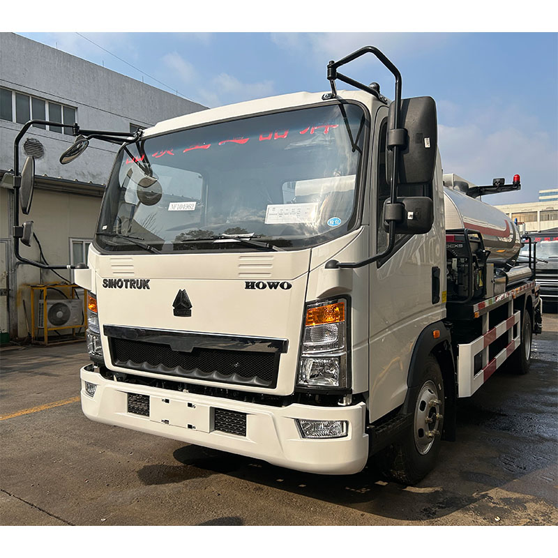 SINOTRUK asphalt distributor truck