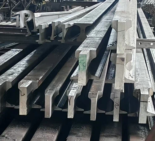 Rail expansion joint