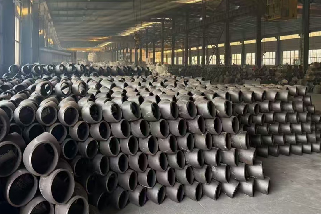 The company has just successfully signed a sales contract to export 10000 tons of elbows to Europe. 