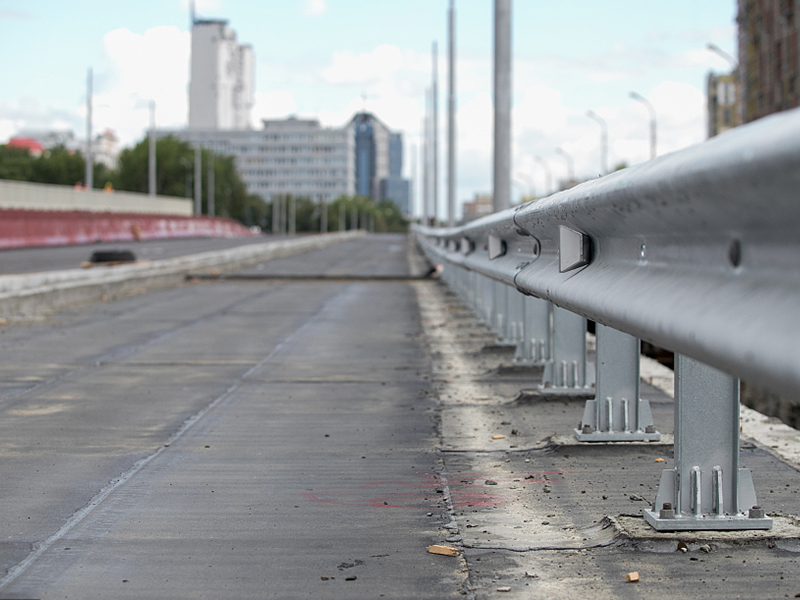 Aluminum-zinc guardrail