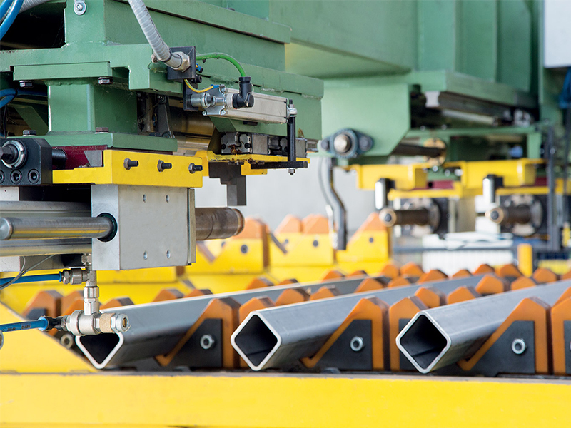 Method for removing burrs from stainless steel tubes