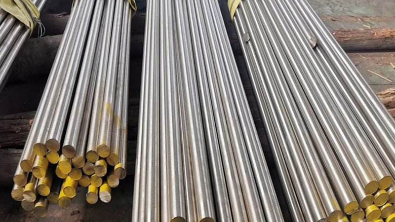 Titanium alloy bar