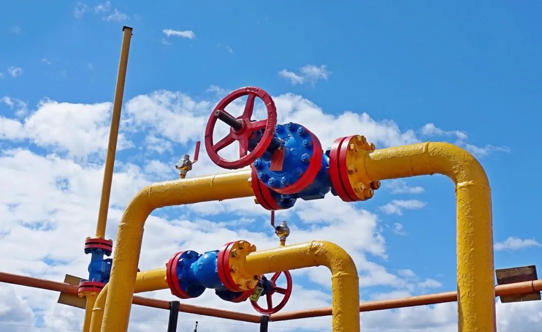 Global gas prices plummeted in early April