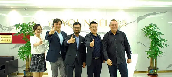 El 14 de mayo de 2019, los clientes italianos visitaron la sede de Reyoungel Shanghai.