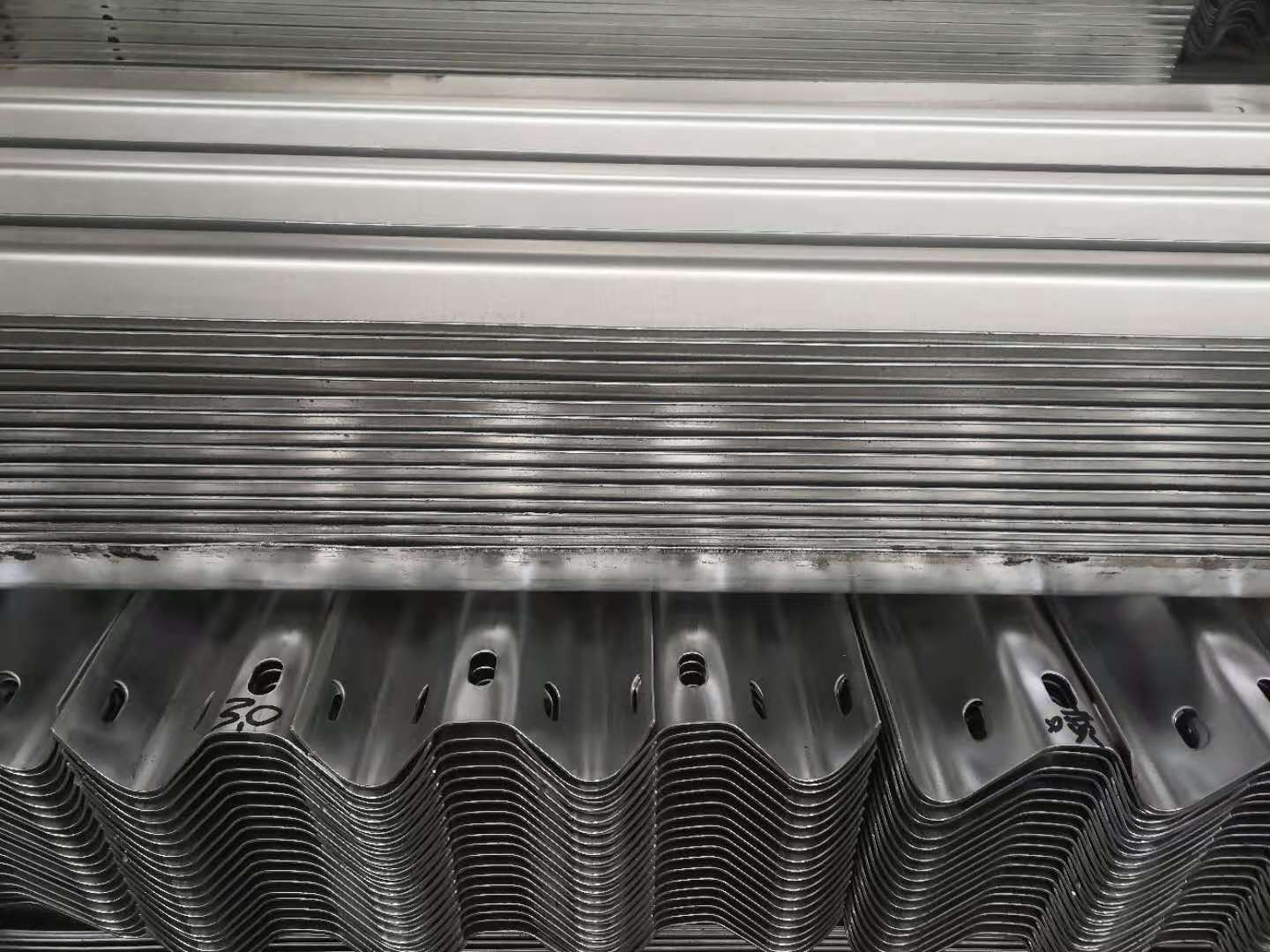 Defensa metalica de 3 crestas