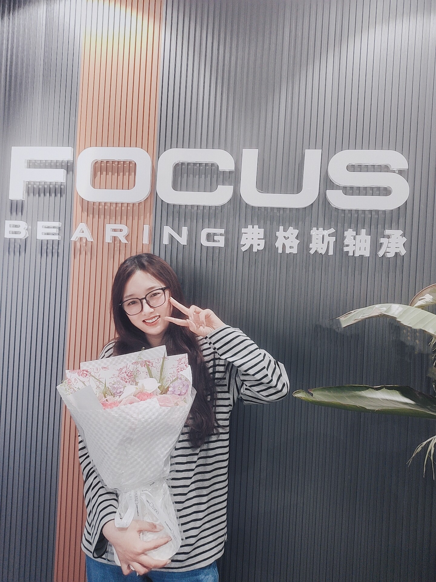 Отпразднуйте день рождения Адели и поделитесь счастливыми моментами!