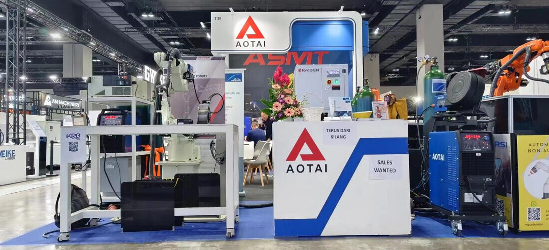 Le stand d'Aotai est rempli de monde pendant Metaltech
