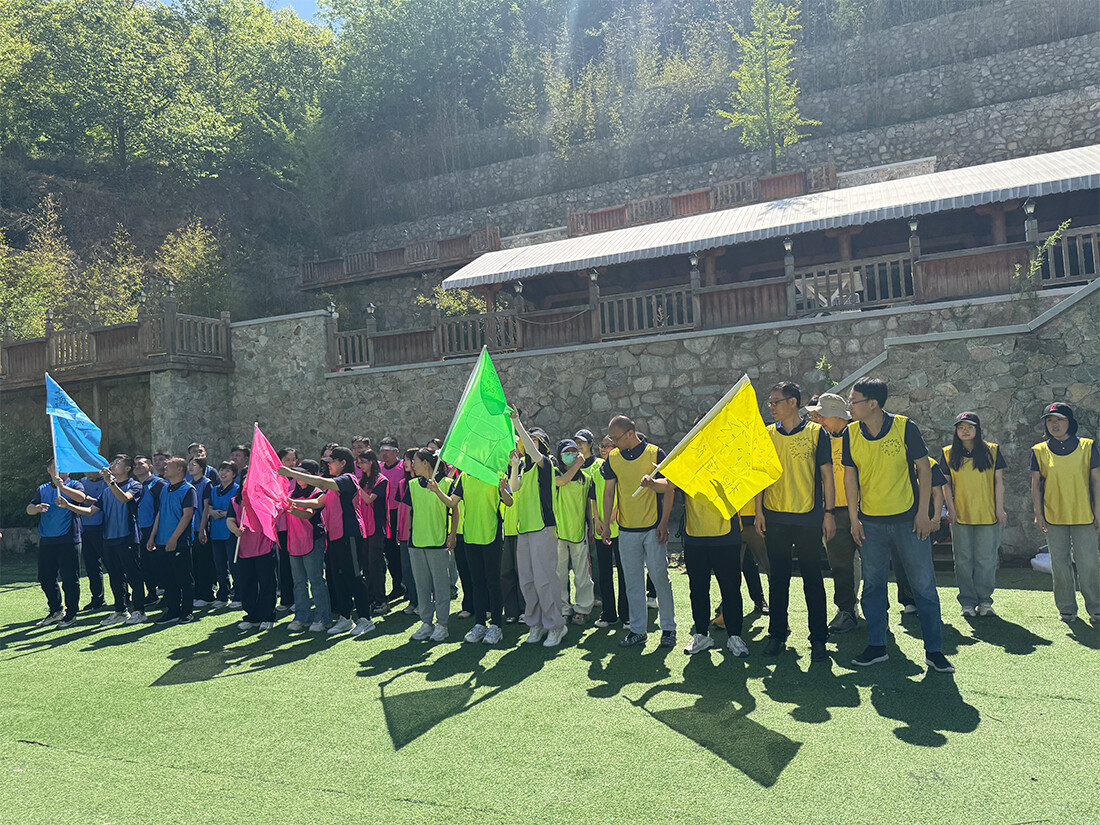 La division des ventes mondiales d'Aotai a profité d'une activité de renforcement de l'esprit d'équipe dans la région panoramique du mont Jiuru