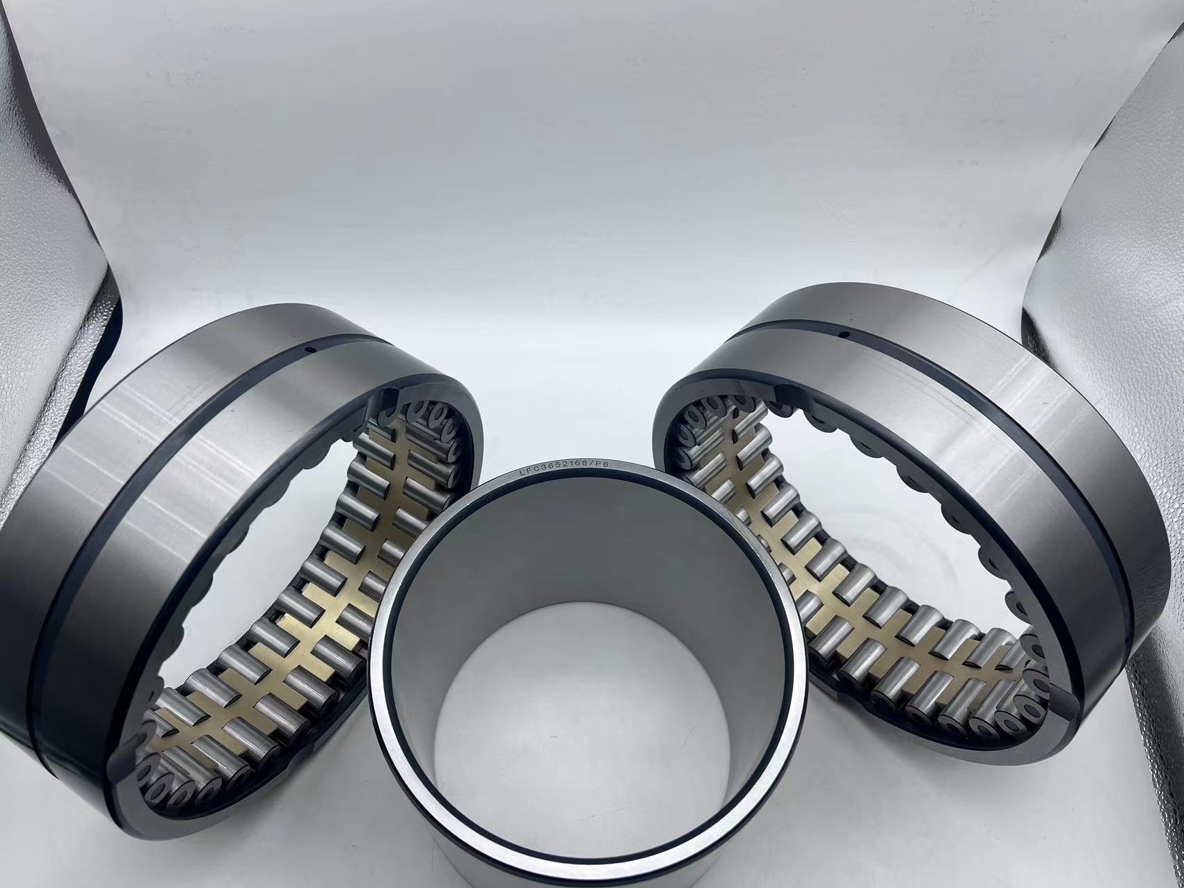 Four row cylindrical roller bearings