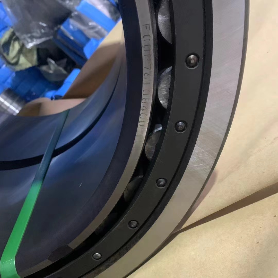 Four row cylindrical roller bearings