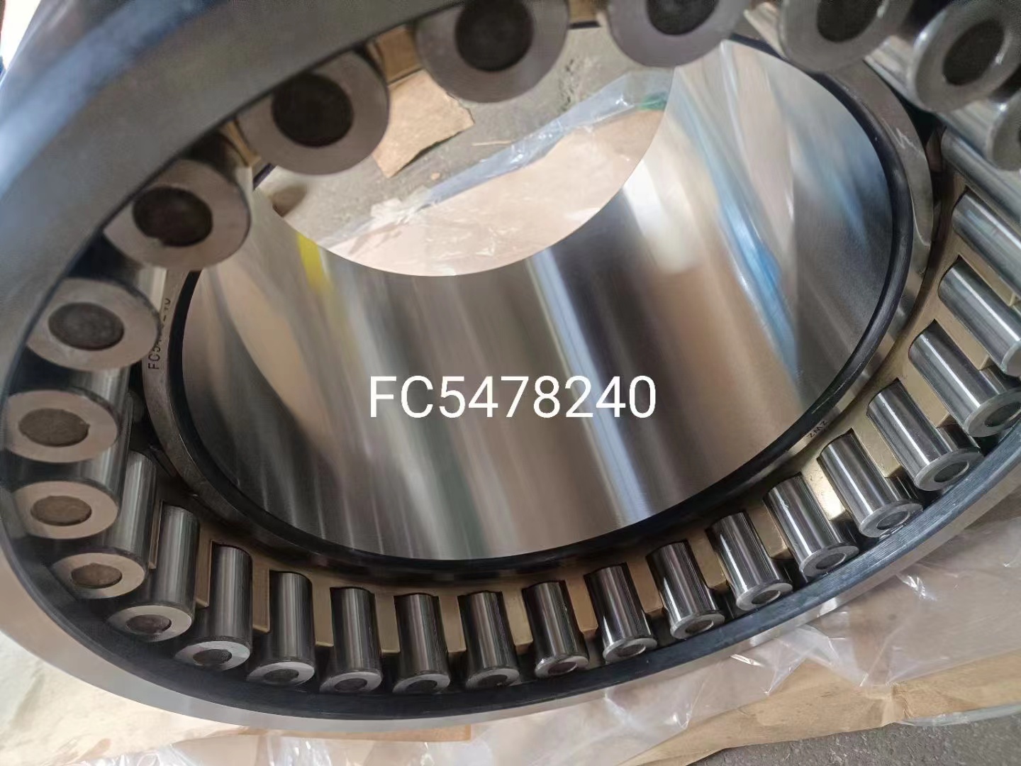 Four row cylindrical roller bearings