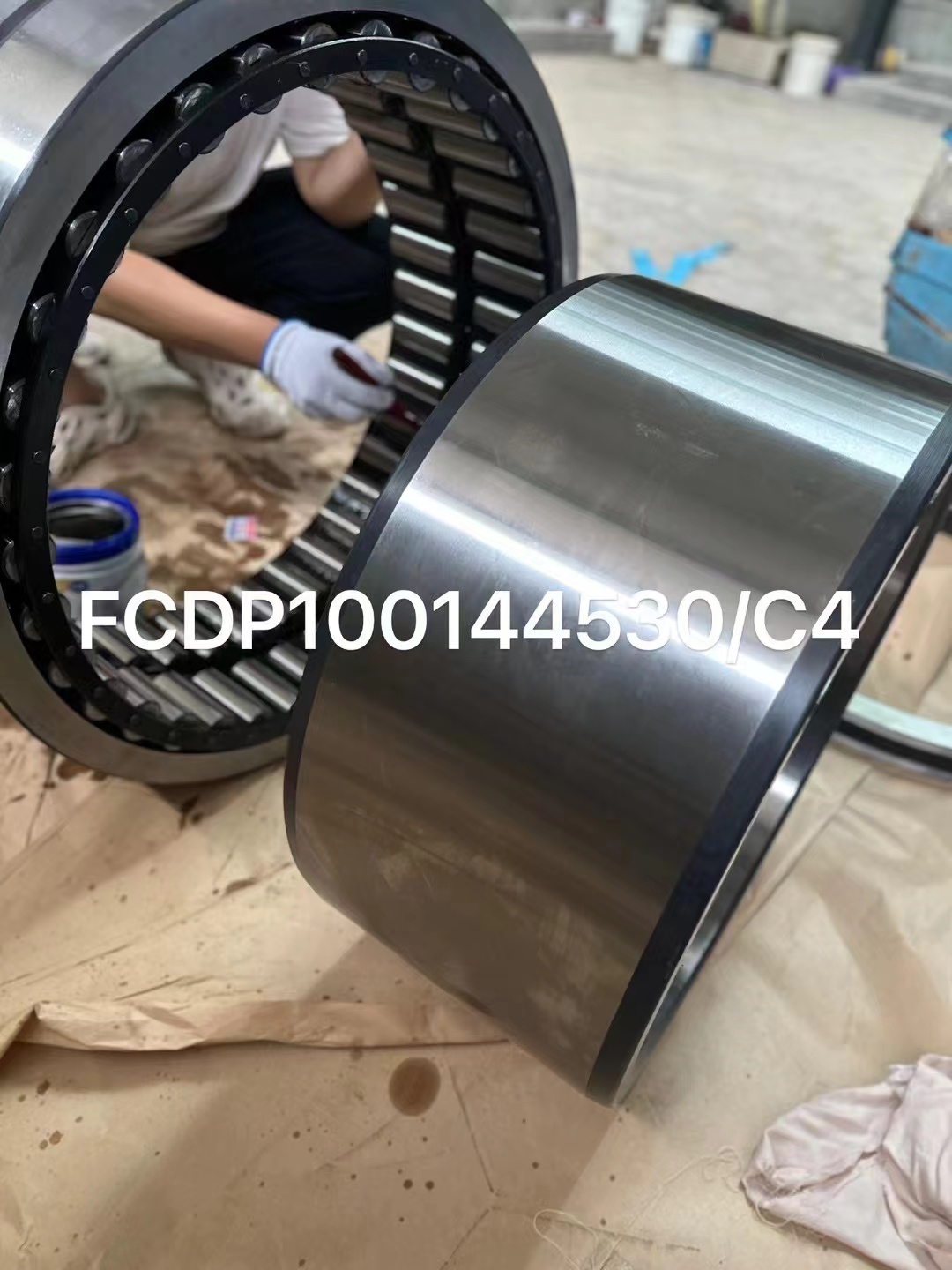 Four row cylindrical roller bearings