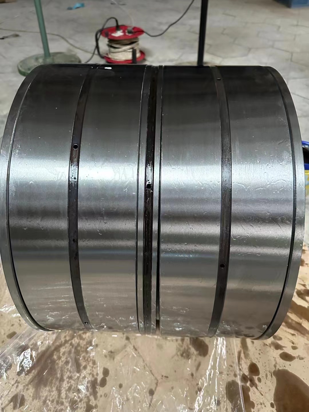 Four row cylindrical roller bearings
