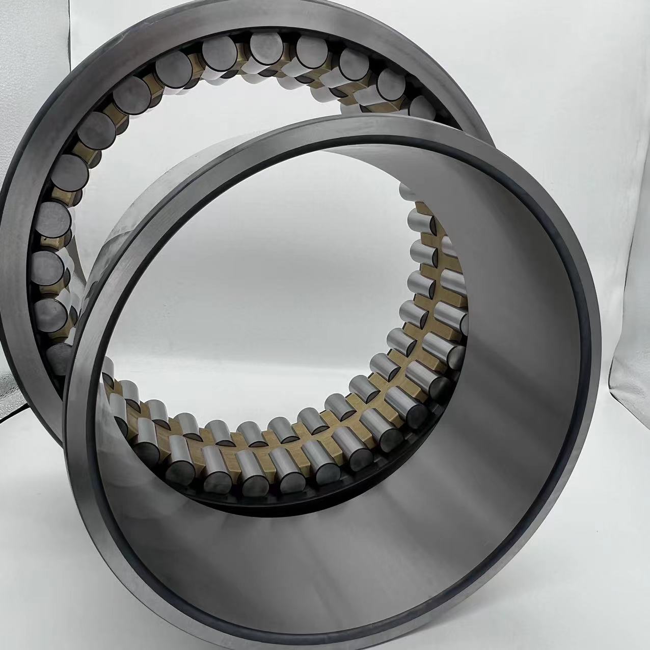 Four row cylindrical roller bearings