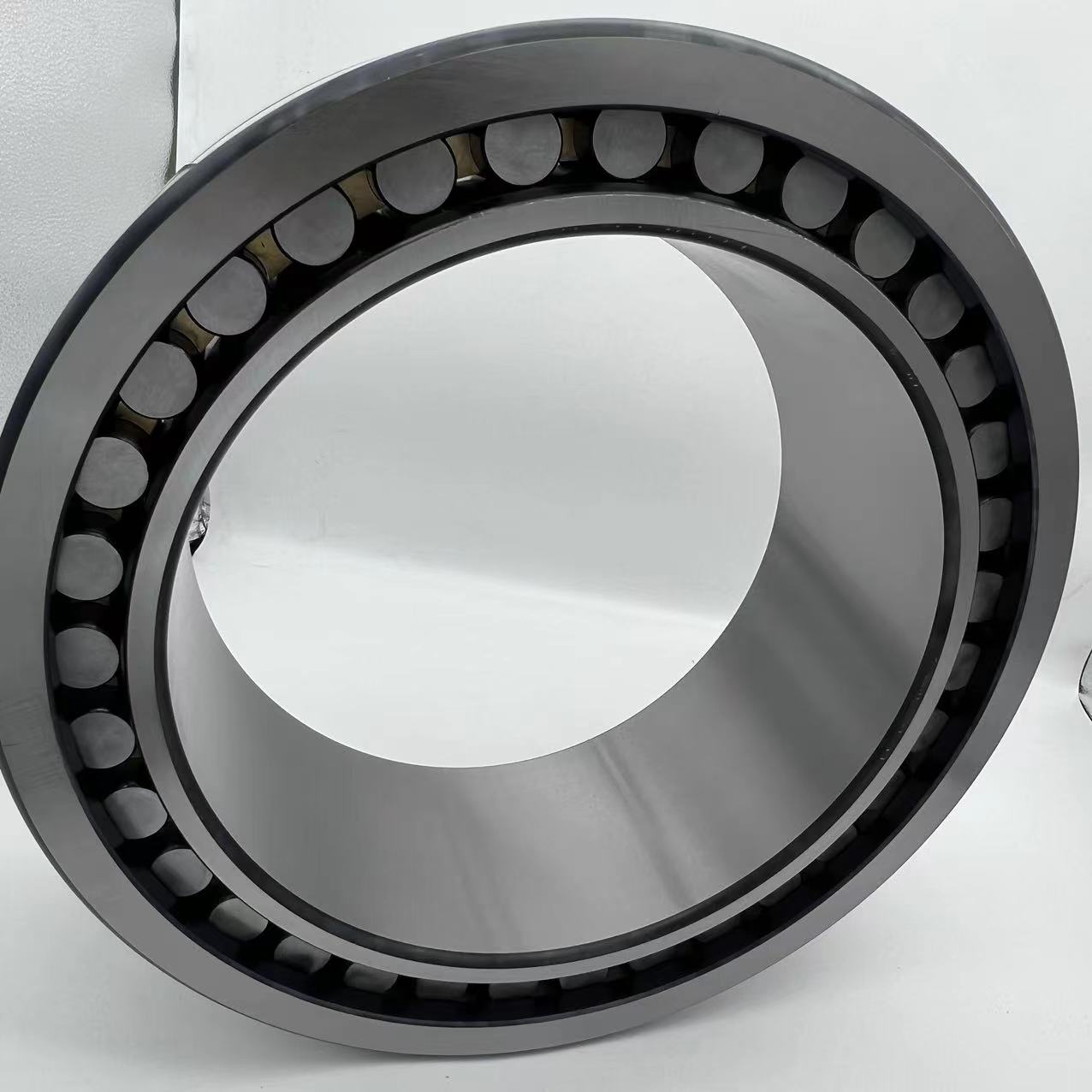 Four row cylindrical roller bearings