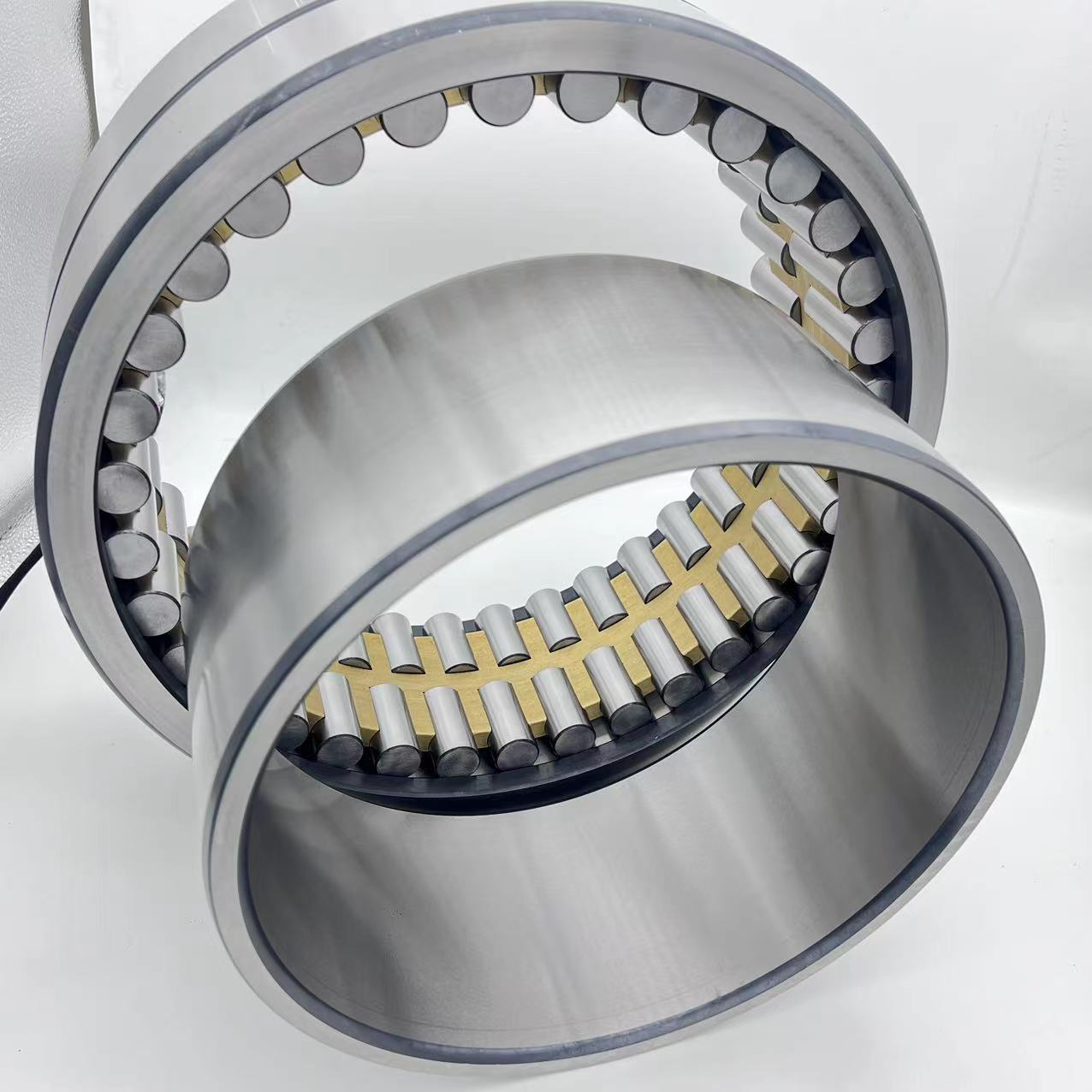 Four row cylindrical roller bearings