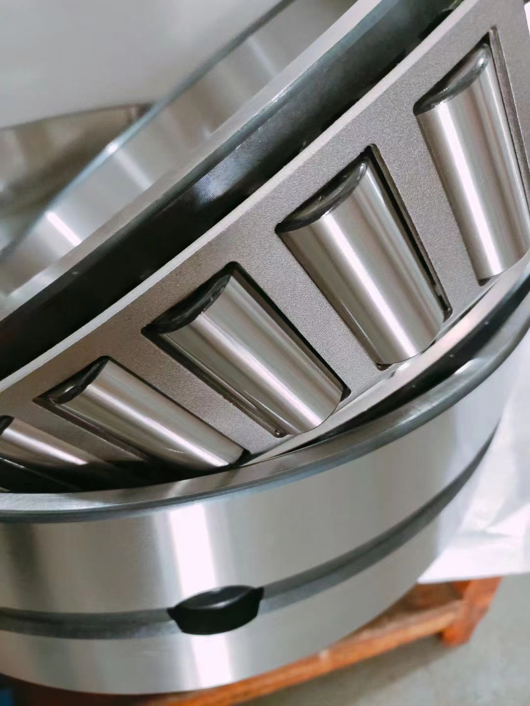 Four row tapered roller bearings