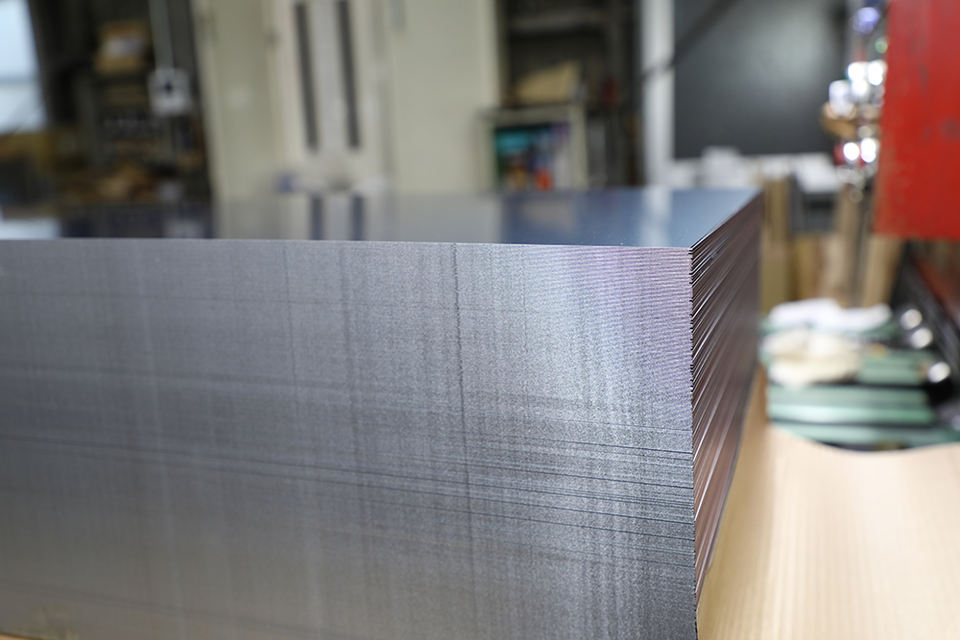 Titanium alloy plate