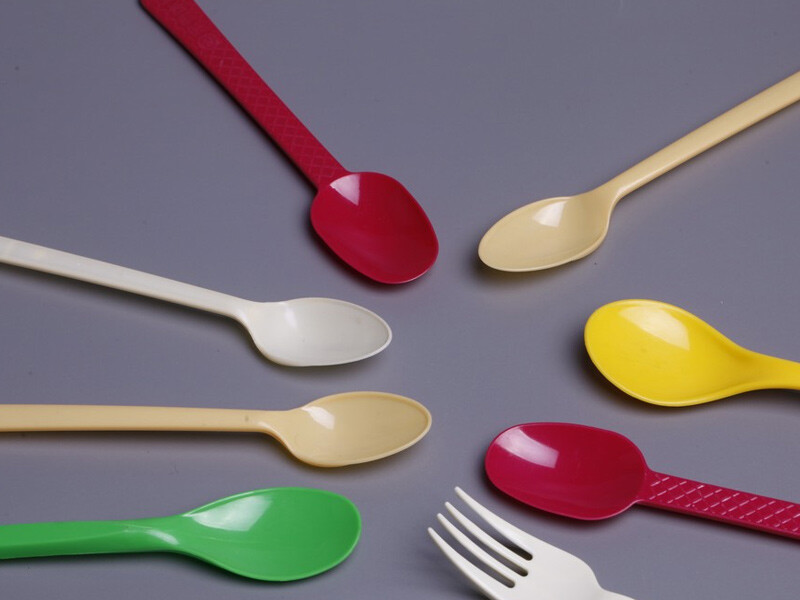 Why are disposable tableware popular in the market?