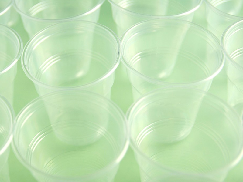 How to choose disposable plastic cups?