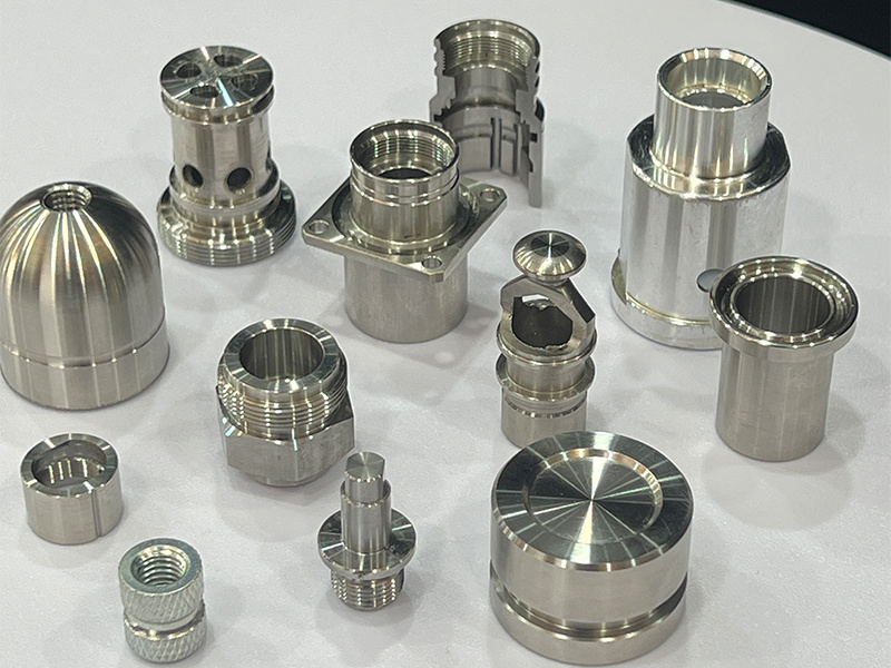 We company mainly provides customers with main products such as rotary excavator