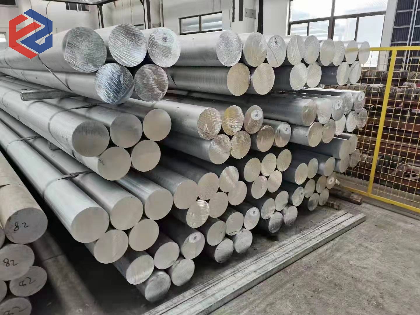 Aluminum Billet 7075 1100 1050 5083 6061 Aluminum Hex Bar 1100 1145 1350 Embossed Cold Treatment Extruded Aluminum Alloy Billet 