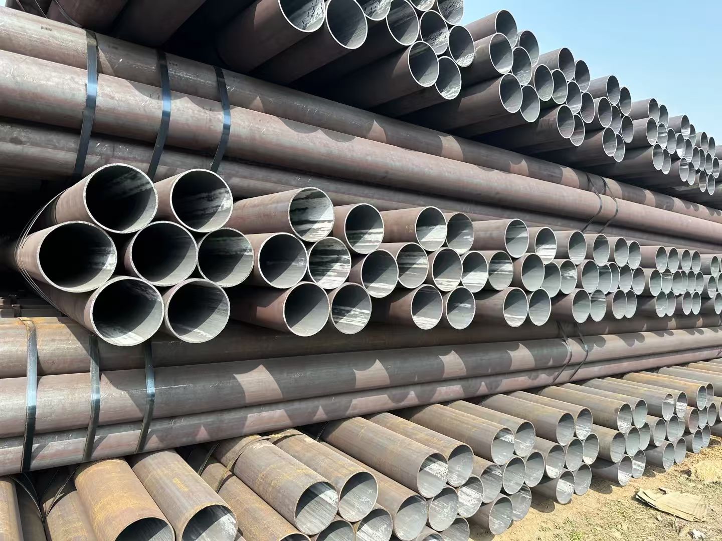 Hot formed seamless steel pipes