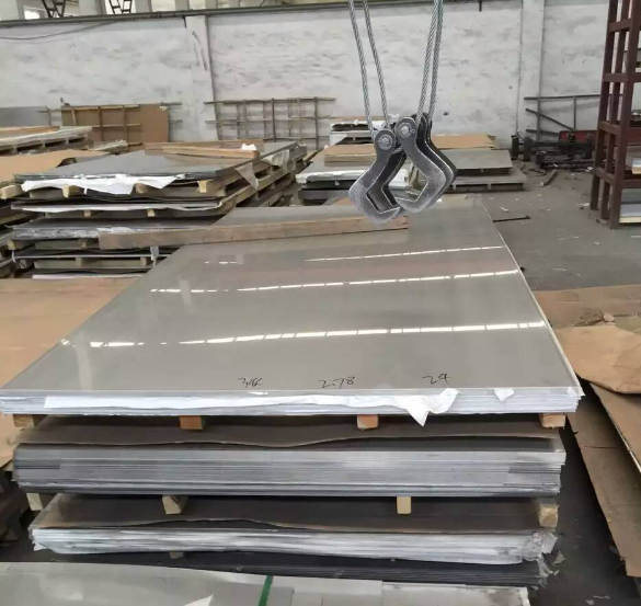 What are the commonly used processing techniques for stainless steel plates?