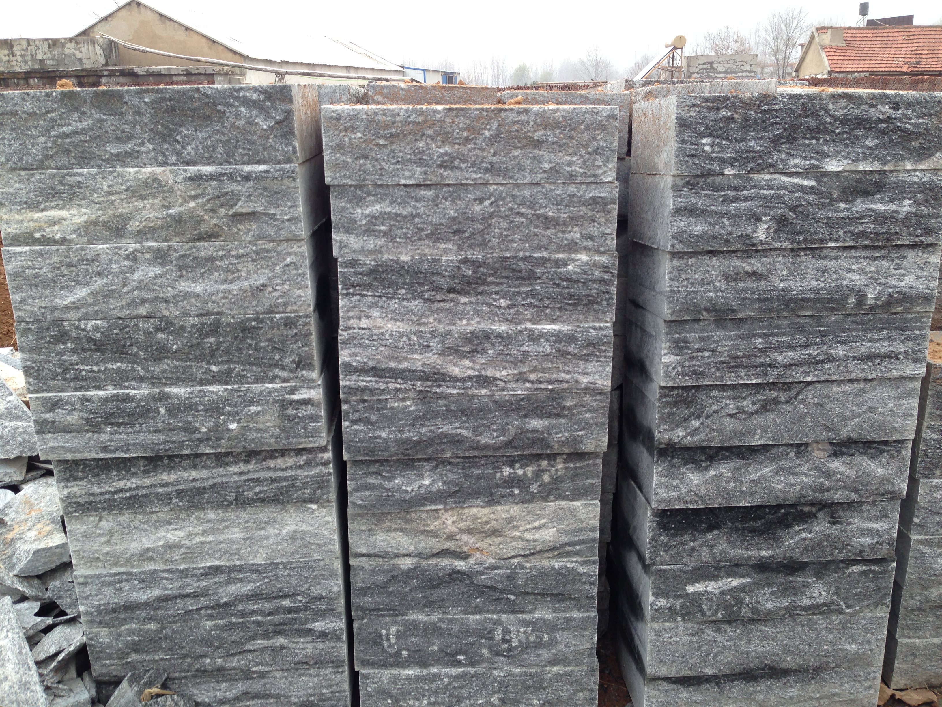 G302  New Santiago Black