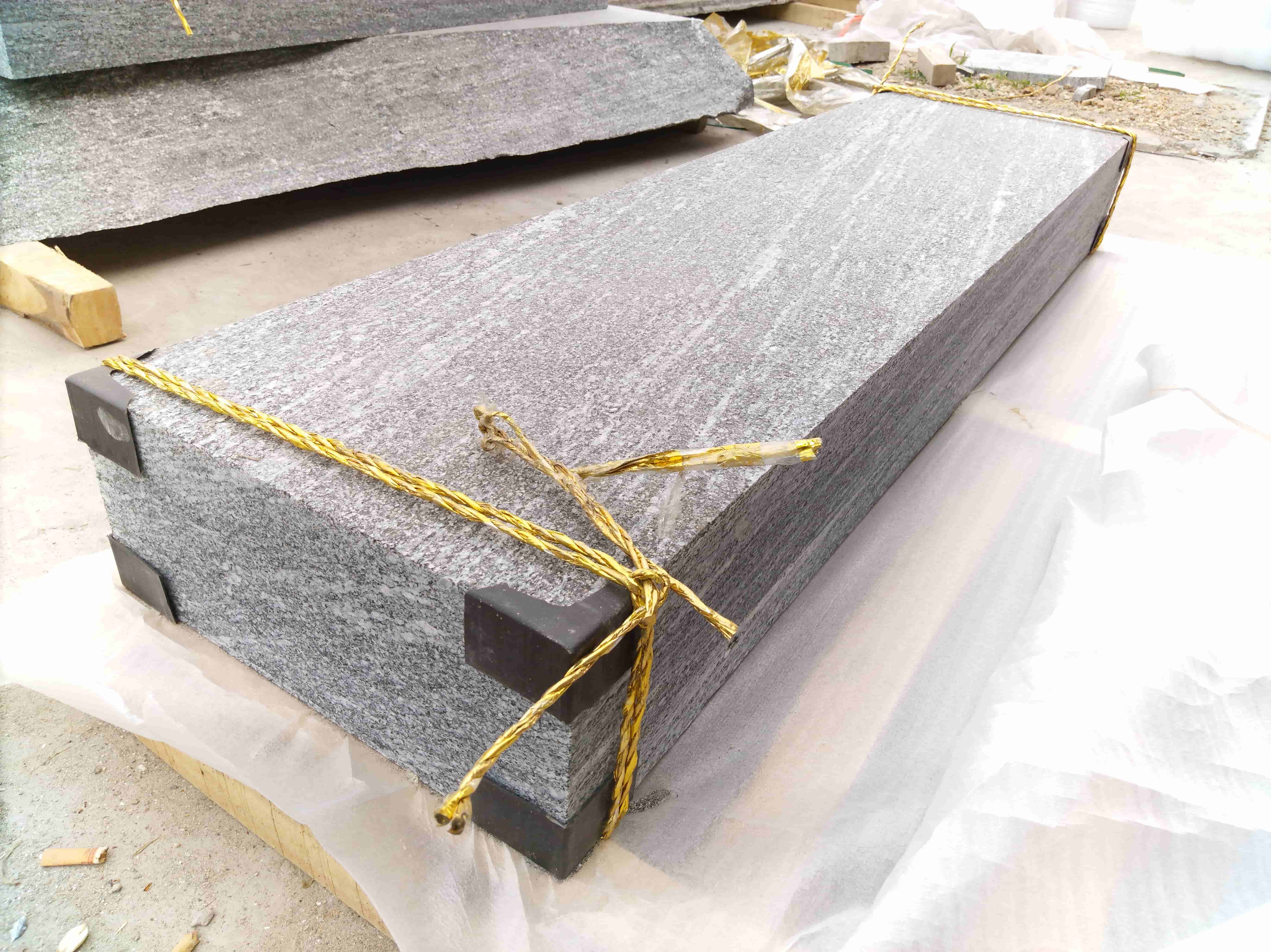 G302 New Santiago Black