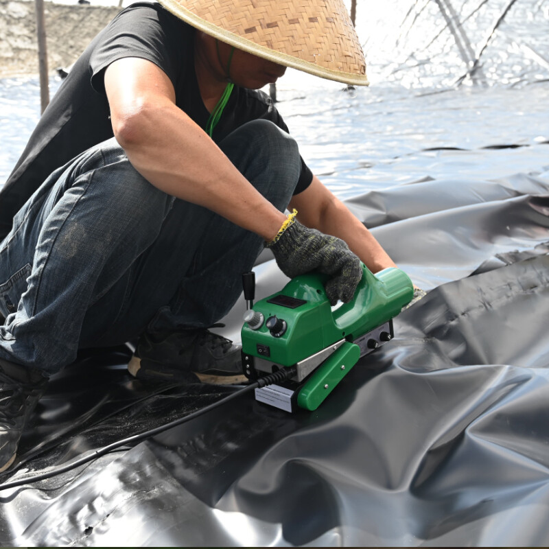 Plastic hot wedge welding machine Geomembrane welding machine