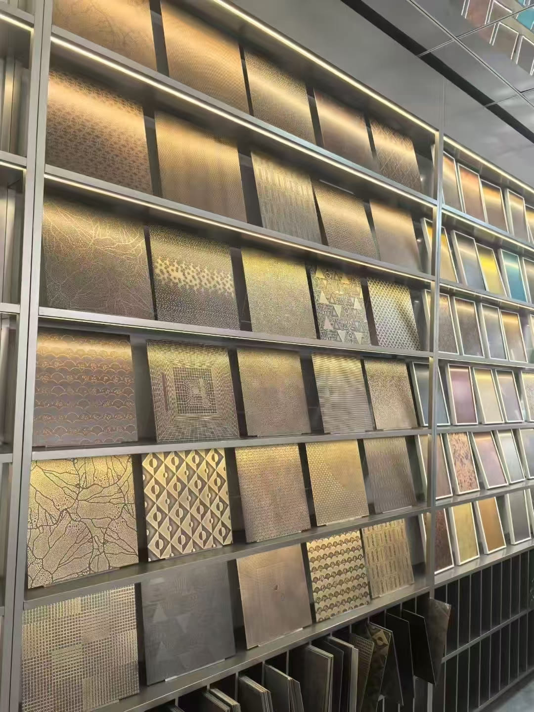 Stainless steel colored decorative sheet