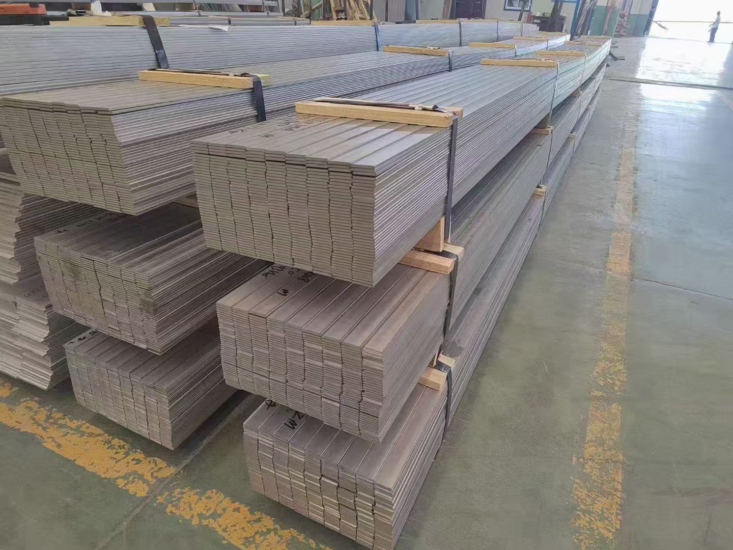 Stainless steel flat bar