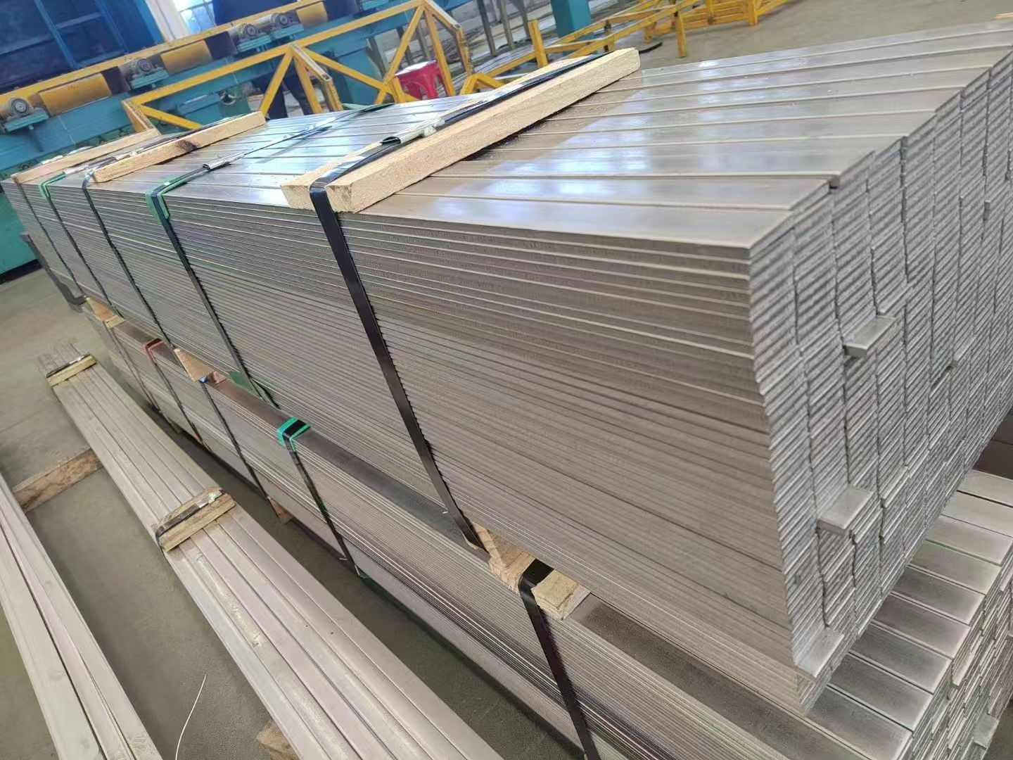 Stainless steel flat bar
