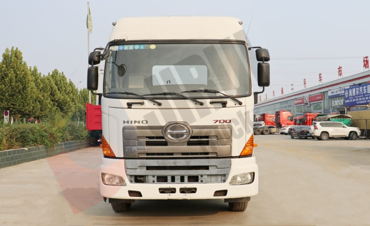 hino tractor head 700 (9).jpg Hino 700 Tractor Head 6x4