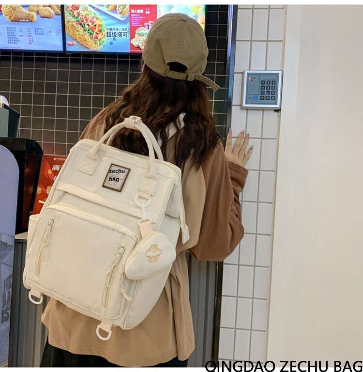 旅行　カジュアルバッグ　大容量　軽量　バックパック