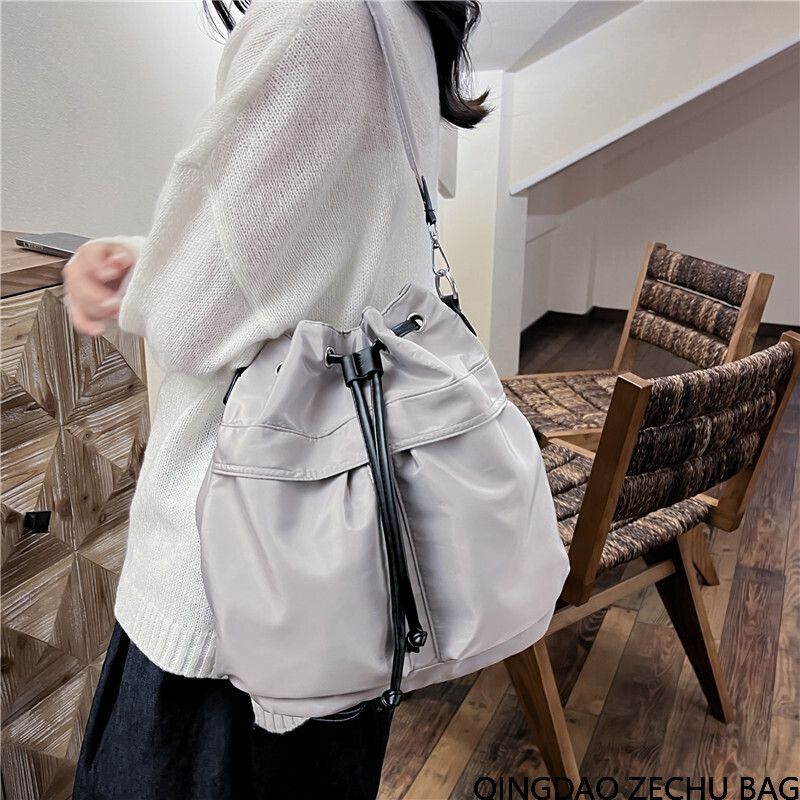 巾着　納め　大容量　4way掛け　ナイロン　防水機能　レディースバッグ