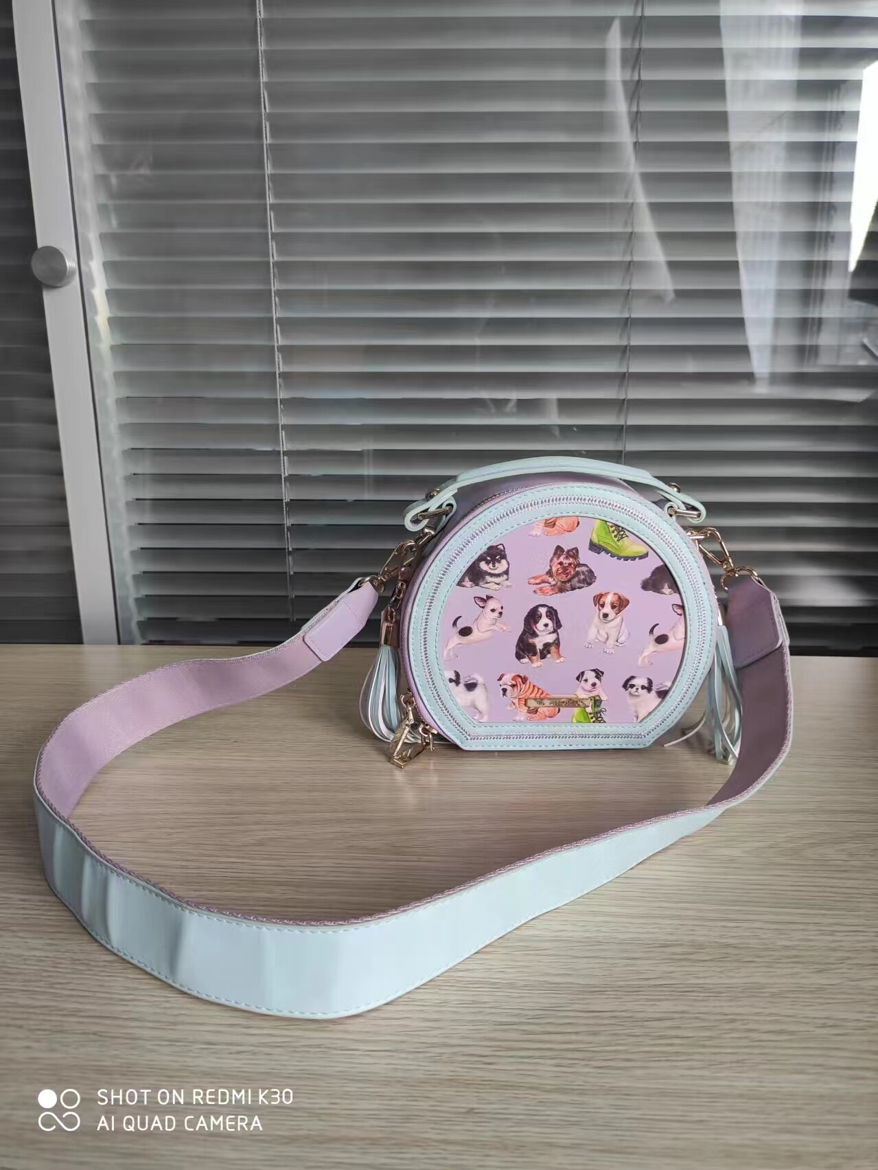 ショルダーバッグ 斜めがけ レディース 丸型 ミニバッグ 小さめ シンプル 犬柄　手提げ ファッション 雑貨 PUレザー  軽量 可愛い 