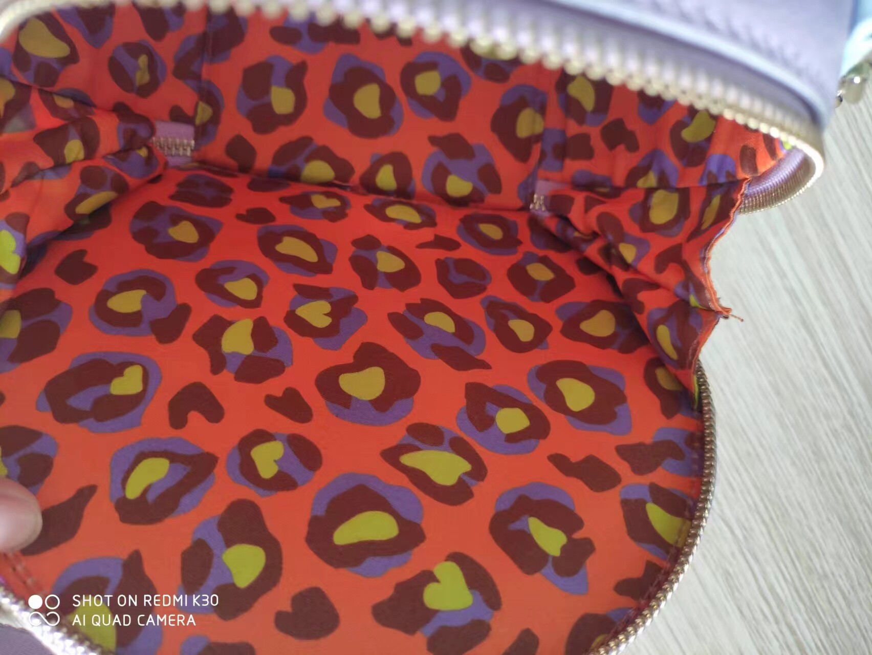 ショルダーバッグ 斜めがけ レディース 丸型 ミニバッグ 小さめ シンプル 犬柄　手提げ ファッション 雑貨 PUレザー  軽量 可愛い 