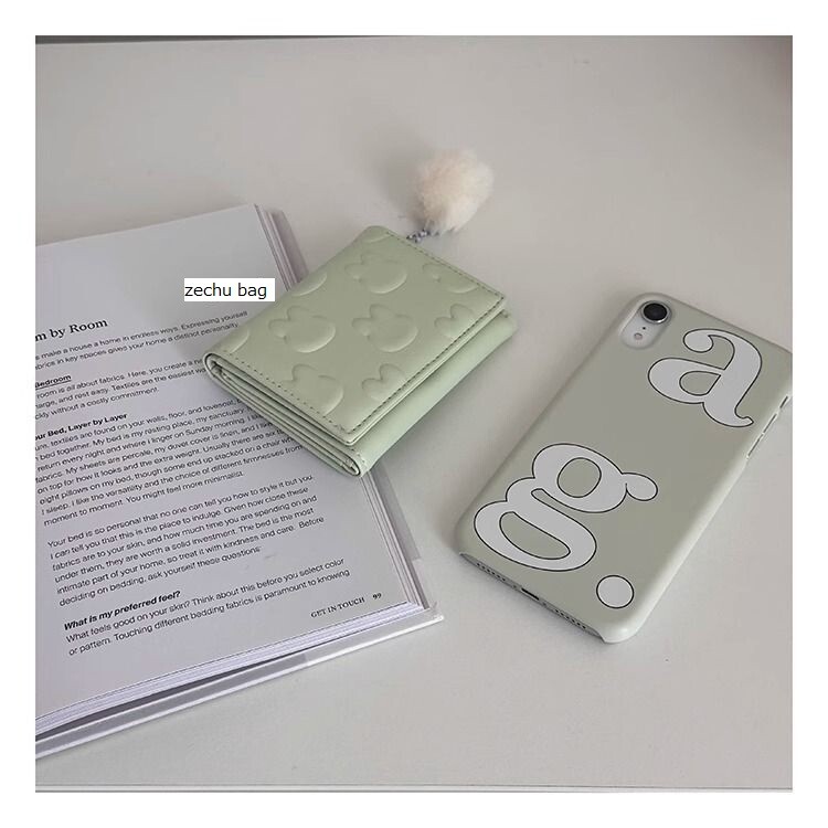 財布 三つ折り レディース ミニ財布　ラビット　型押し　ウサギ柄　兎総柄　ウォレット コンパクト 　可愛い カード入れ 小さめ