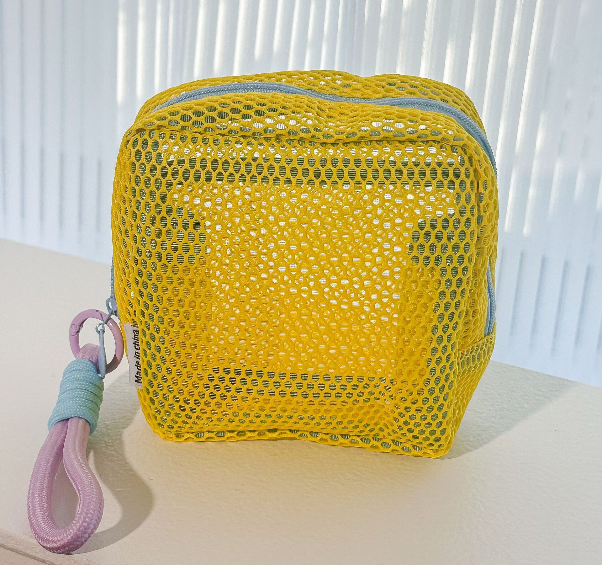 メッシュ化粧ポーチ ポーチ メイクポーチ コスメポーチ スクエアポーチ 化粧洗面バッグ メッシュポーチ 化粧品収納 小さめ 可愛い コンパクト 立てたまま収納可能 レディース 持ち運び 人気 メッシュコレクション 旅行用 出張