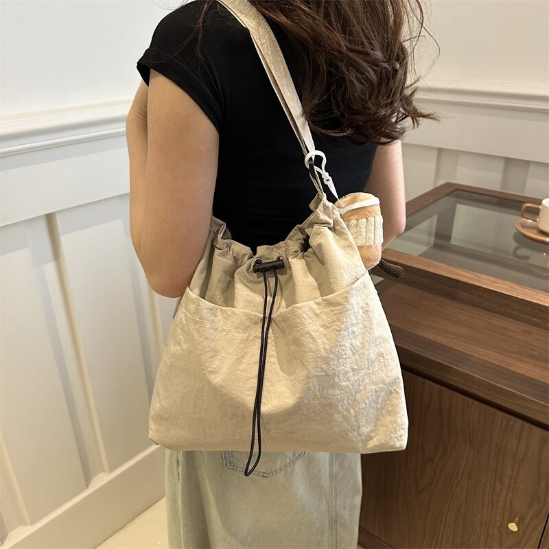 大容量　トート　ワンショルダー　通勤　カジュアル