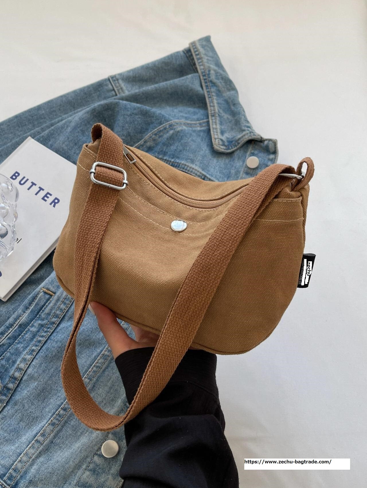 新作　シンプルながら機能性持ち　カジュアル　斜め掛けバッグ　お出かけ　ボディーバッグ