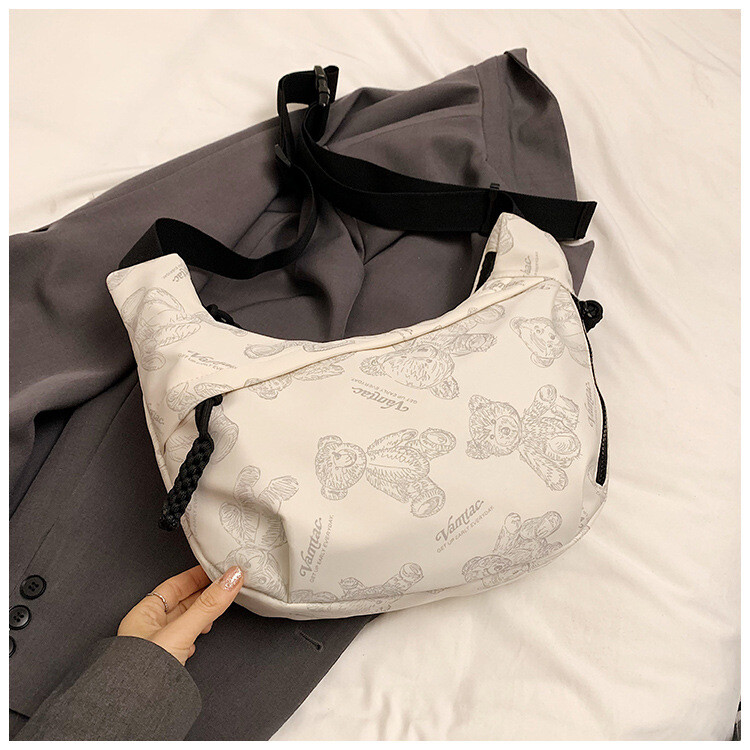 ファッション　通勤　カジュアル　ボディーバッグ　斜め掛けバッグ　15年間バッグ製造　ライセンスバッグ工場直営