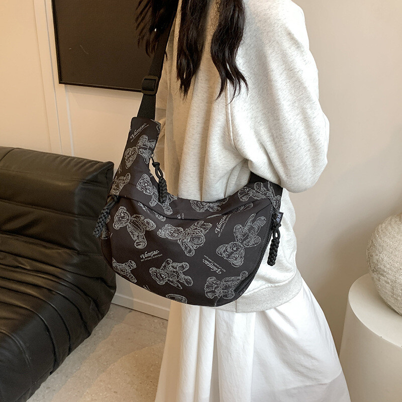 ファッション　通勤　カジュアル　ボディーバッグ　斜め掛けバッグ　15年間バッグ製造　ライセンスバッグ工場直営