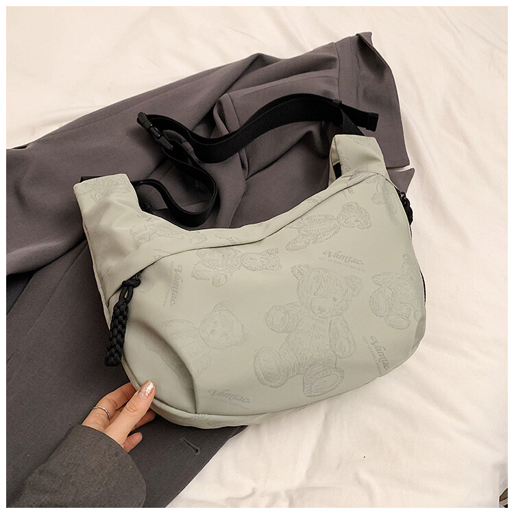 ファッション　通勤　カジュアル　ボディーバッグ　斜め掛けバッグ　15年間バッグ製造　ライセンスバッグ工場直営