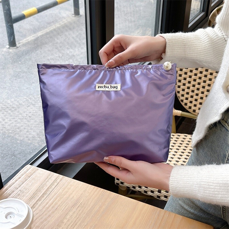 化粧バッグ　クラッチバッグ　大容量　簡単収納　