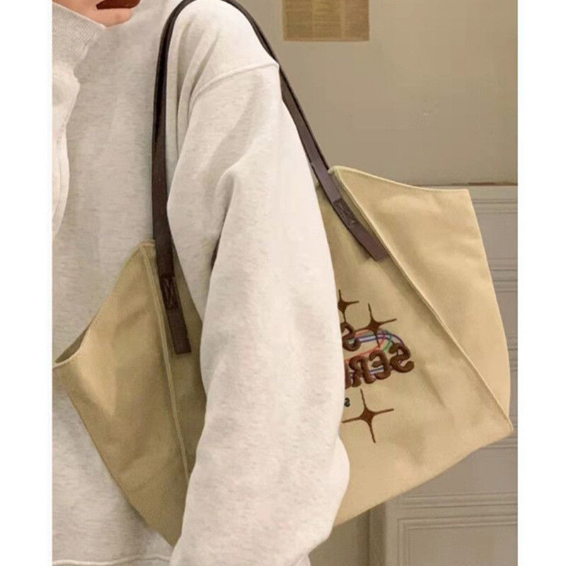 レディース　トート　帆布バッグ　大容量　刺繍入り　バッグ専門工場　職人作り